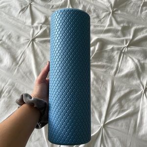 TONE IT UP MINI FOAM ROLLER. 1 SIZE.